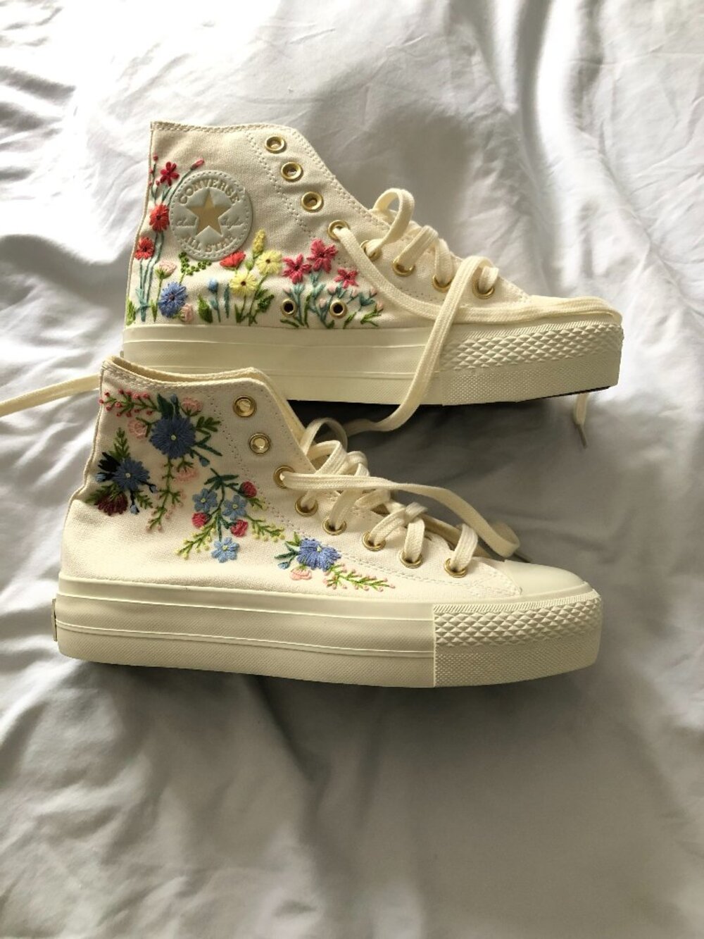 NWT Converse Chuck Taylor All Star Embroidered Flowers High Tops Size 9W